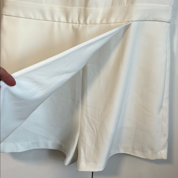 BCBGMaxAzria NWOT Mackensie Cream Sleeveless Asymmetric Skort Romper, Size 10 - Picture 4 of 12